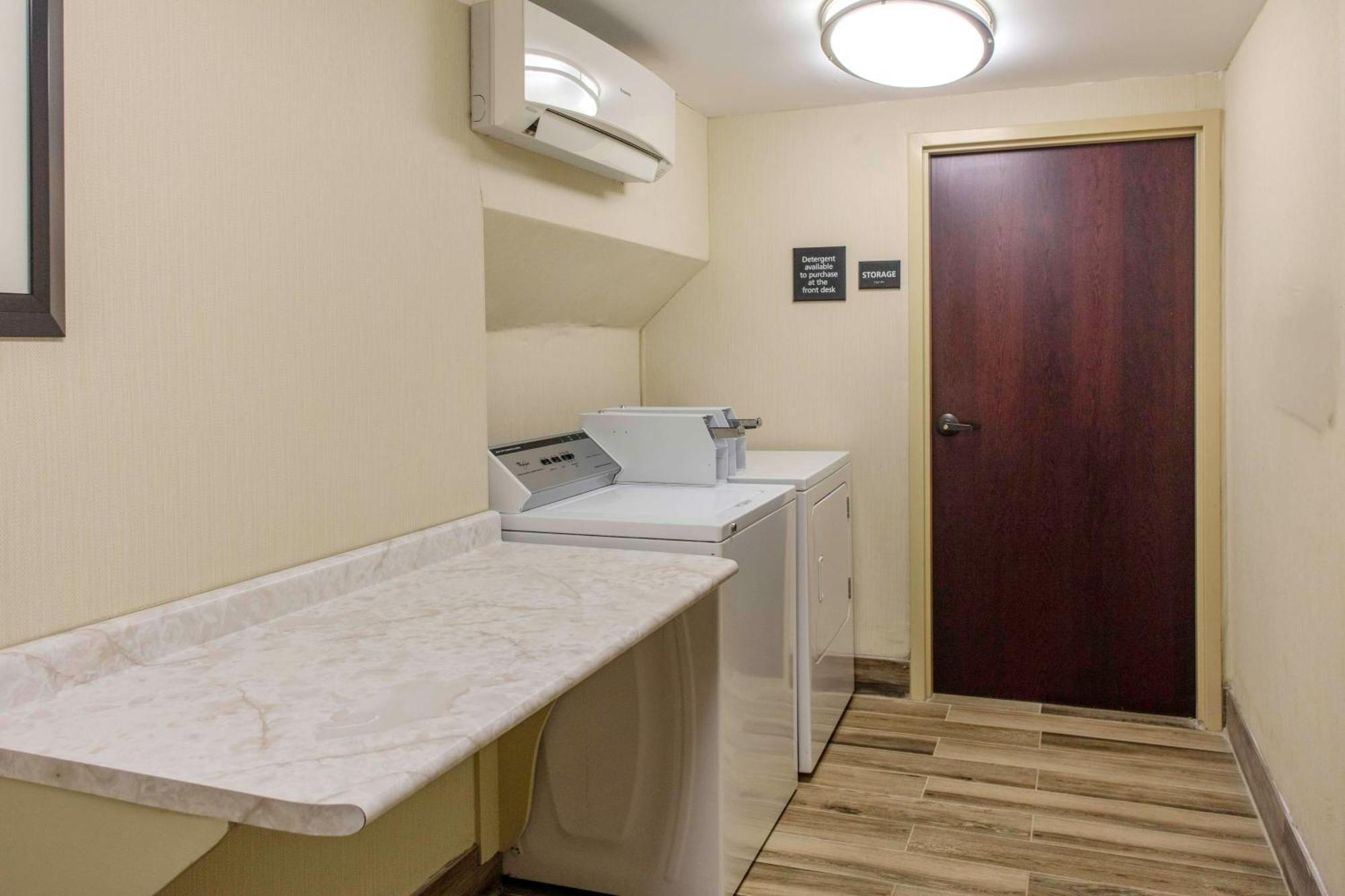 Hampton Inn Detroit Northville Eksteriør bilde